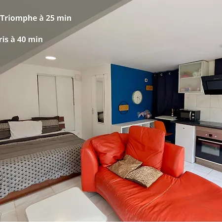 Azur, Paris Et Stade De France Апартаменты *